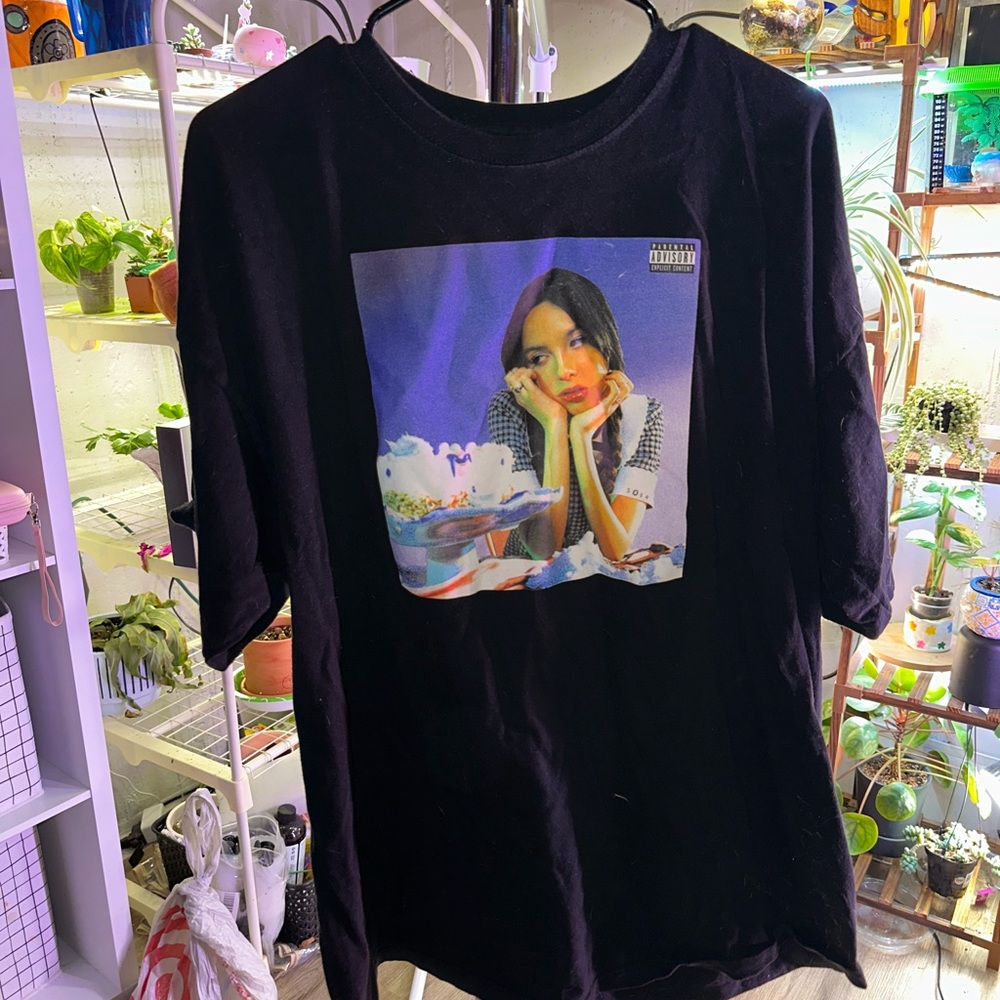 Oivia Rodrigo Sour tshirt
